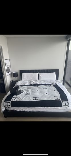 King Faux leather Platform Bed Frame W/ Tufted Headboard