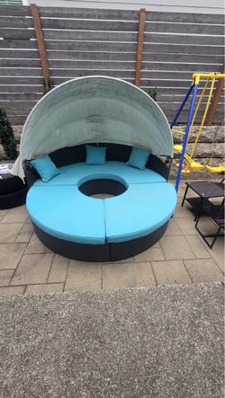 Outdoor Round Daybed with Canopy