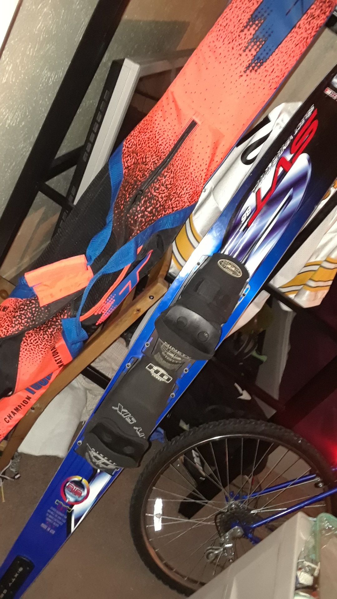Slalom waters skis