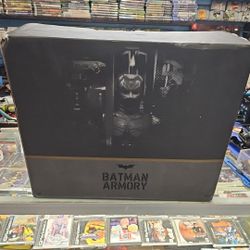 Hot Toys MMS234 1/6 The Dark Knight BATMAN ARMORY With DX12 Batman Action Figure