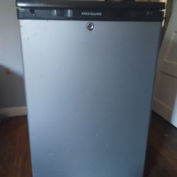 Frigidaire Mini Fridge 