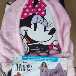 Minnie Mouse Hooded Thow 