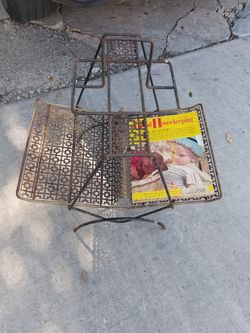 Beautiful vintage mid century magazine rack