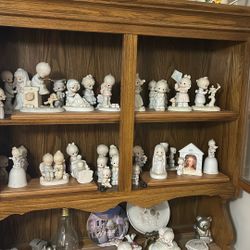 Precious Moment, Figurines