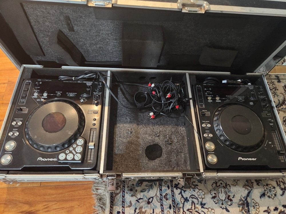 Pair of Pioneer DJ CDJ-1000MK3 Pro CD Turntables