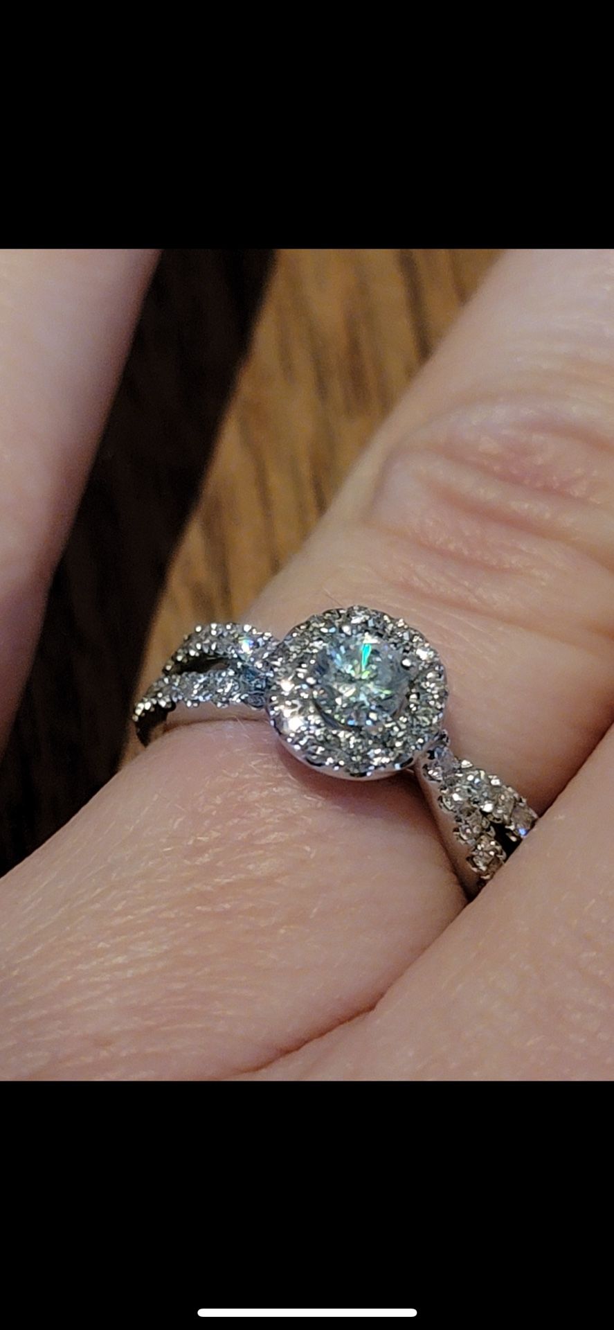 Leo Bright Light 7:8crt Ring