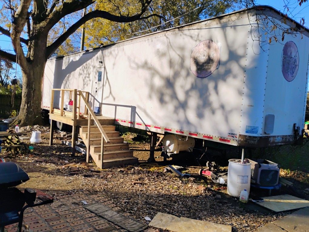 47 Ft Trailor Full Bathroom Half Is For Storzge