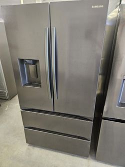 SAMSUNG 36" Refrigerator 4-Door With Dispenser Water An Ice