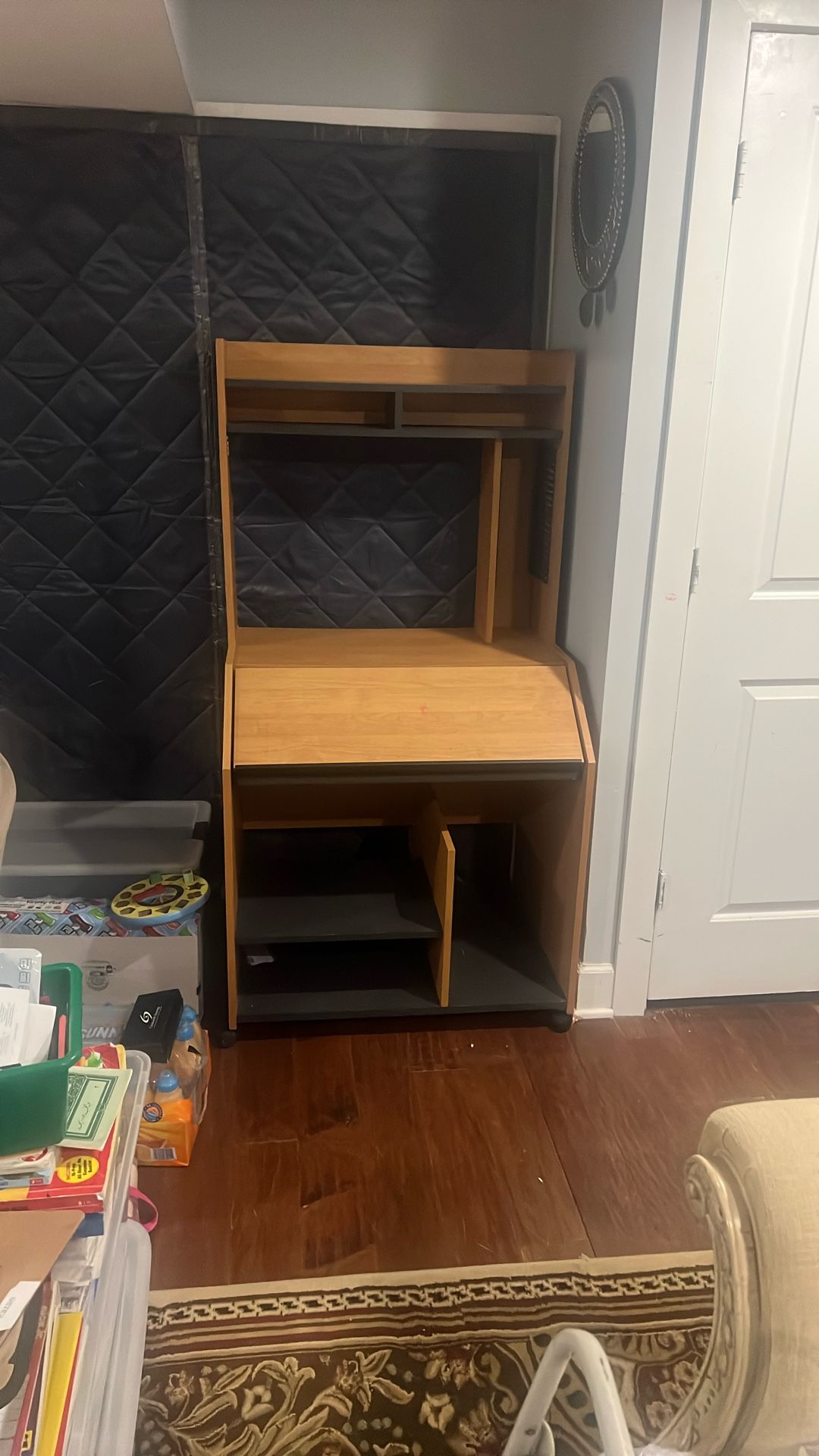 Free desk