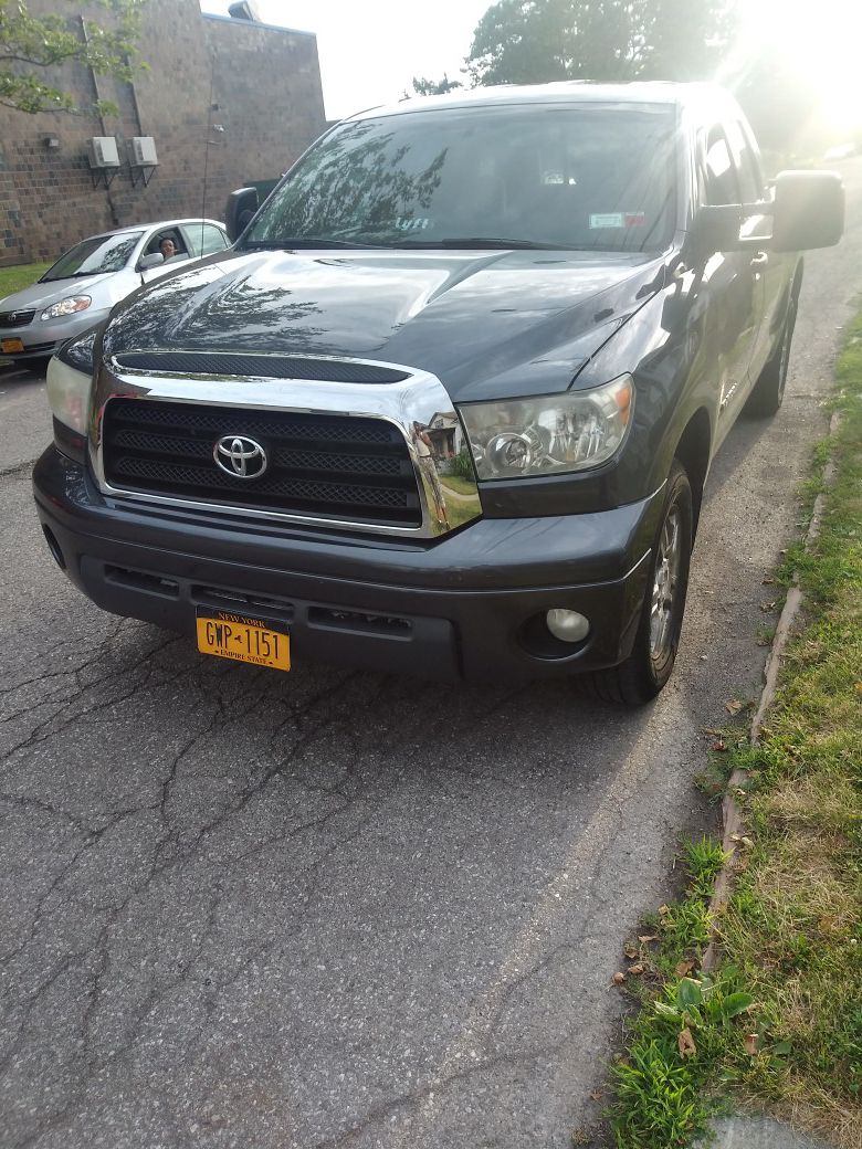 2007 Toyota Tundra SR5 cold air intake in the pipes done up so it sound good and fast serious interest only thank you