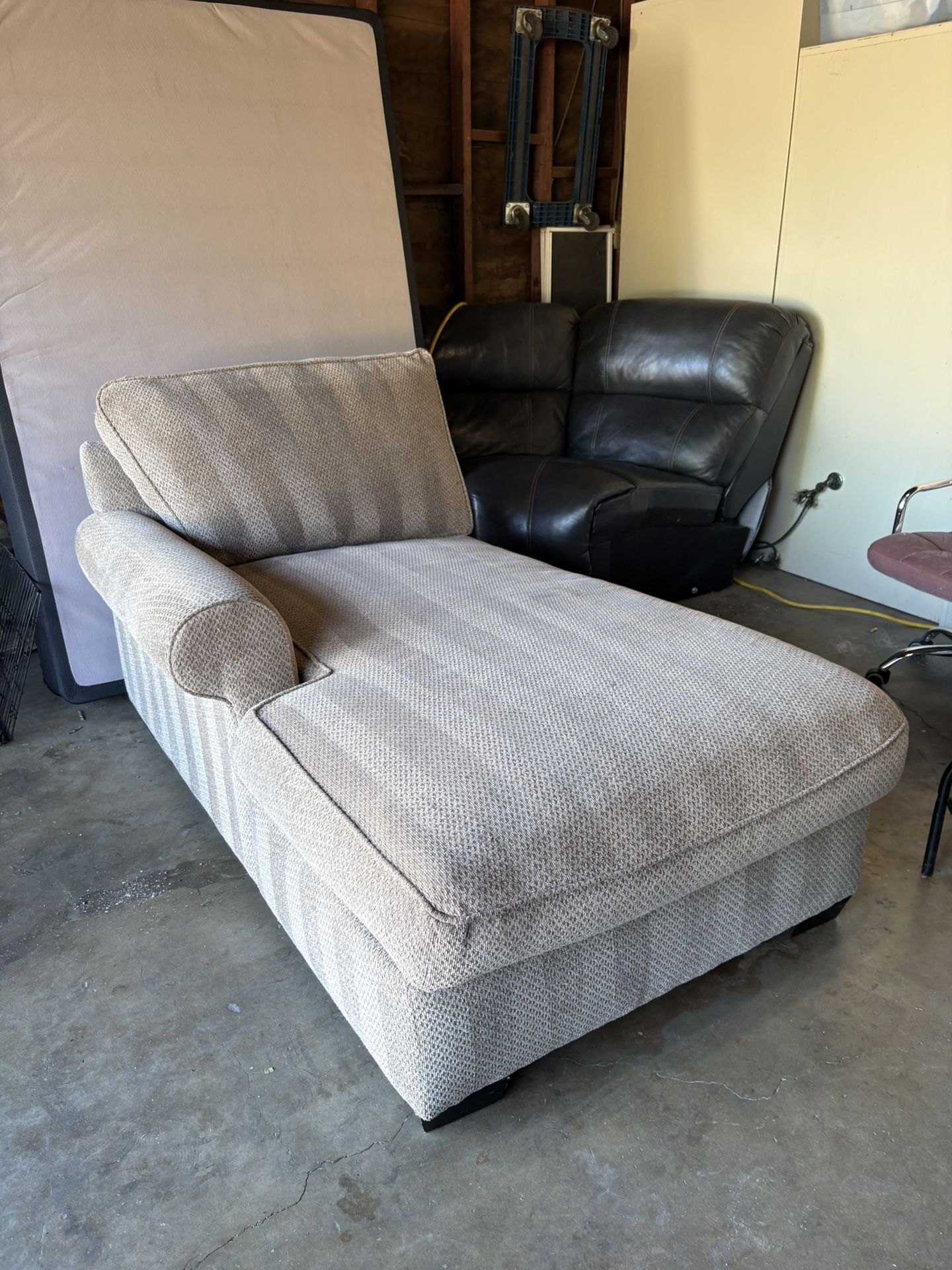 Chaise Lounge | single couch