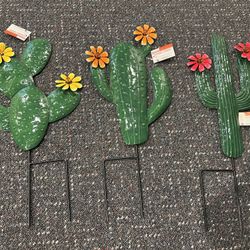 Set of 3 metal cactus yard stakes