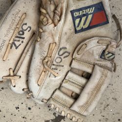 Used Baseball Glove 