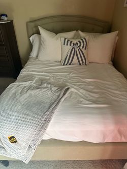 Full size bed