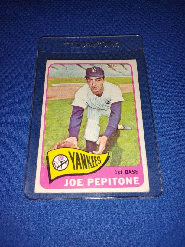 Vintage Old 1965 New York Yankees - Joe Pepitone Baseball Card - Topps #245