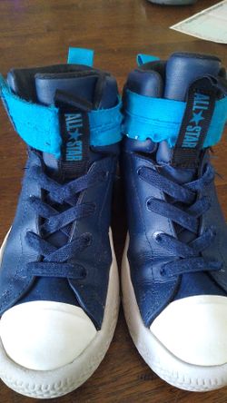 Navy Youth blue size 3 Converse Chuck Taylor's - very light weight