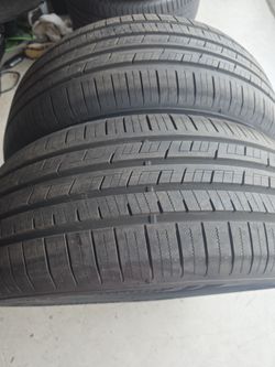 ROYALBLACK in great condition too tired 255 50 20. 90% tread