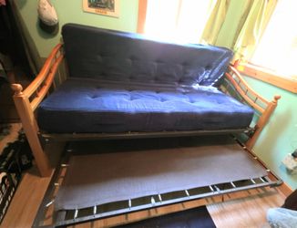 Daybed with trundle