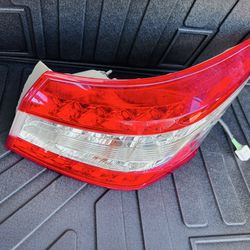 2013-2015 Nissan Sentra Right Tail Light passenger side