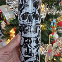 20 oz Skulls Tumbler 🖤💀