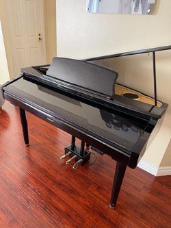 Suzuki MDG-200 Micro Digital Grand Piano