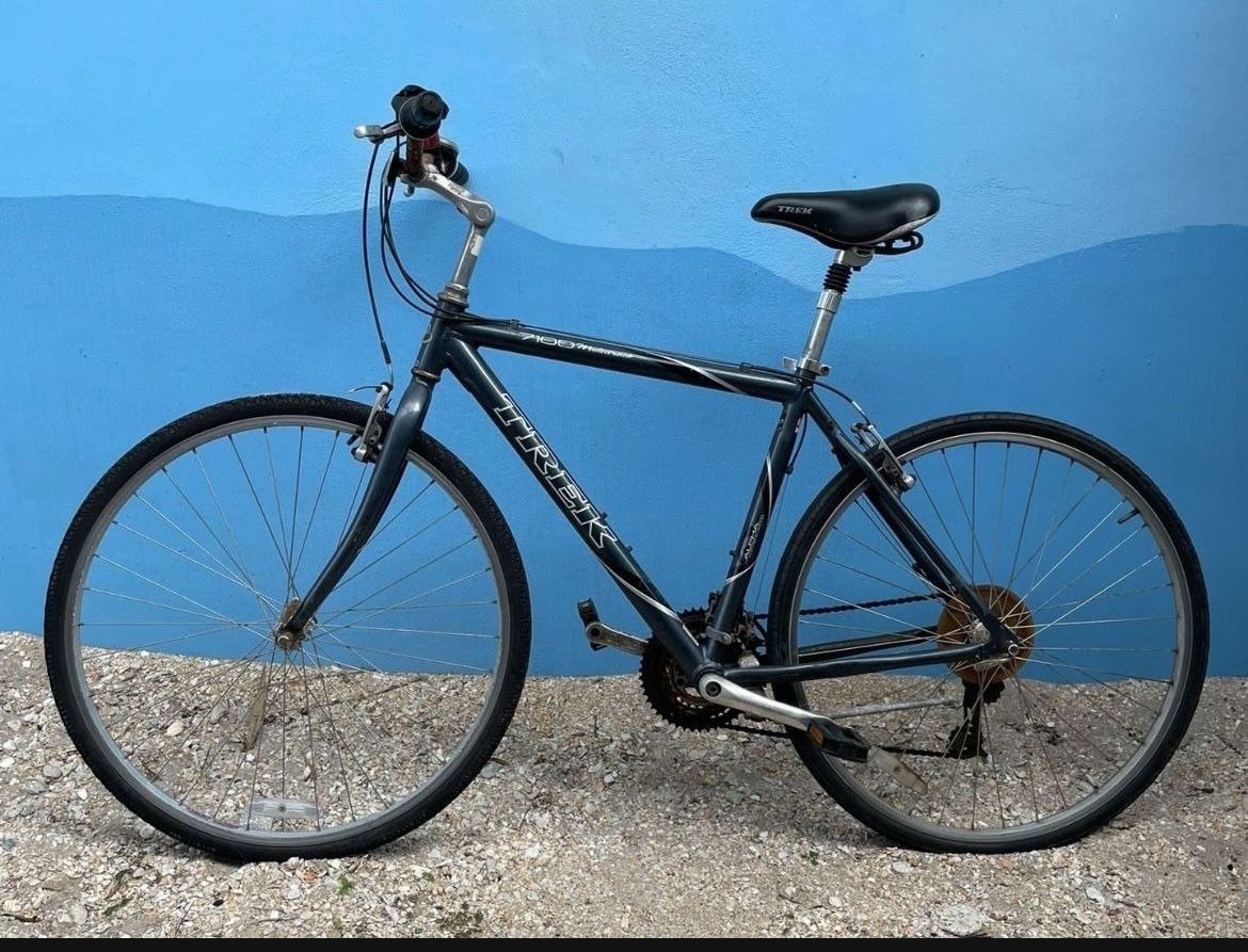 BEAUTIFUL TREK BIKE IN GOOD CONDITION