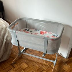 Skip Hop Cozy-Up 2-in-1 Bedside Sleeper and Bassinet