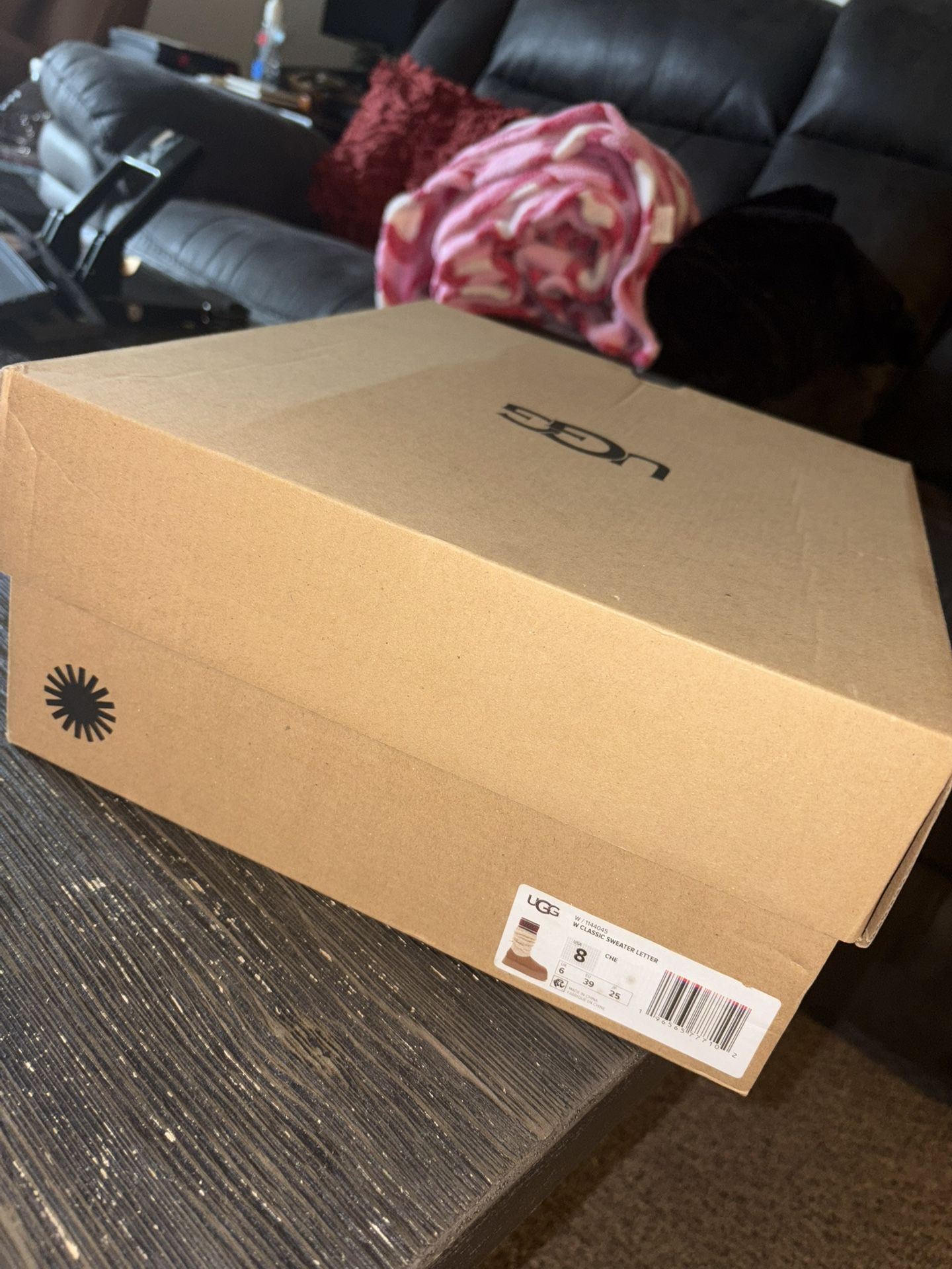 ✨ Like-New UGG Women’s Classic Sweater Letter Platform Boots – Chestnut ✨