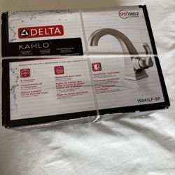 KAHLO SINGLE HANDLE CENTERSET BATHROOM FAUCET