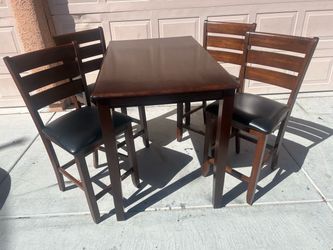 Ashley Furniture 5-Piece Counter-Height Dining Set