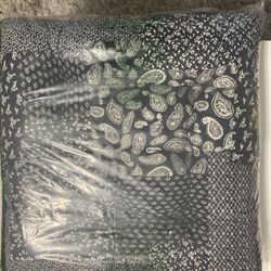 chair cushion 20x20 floral color. blue with white