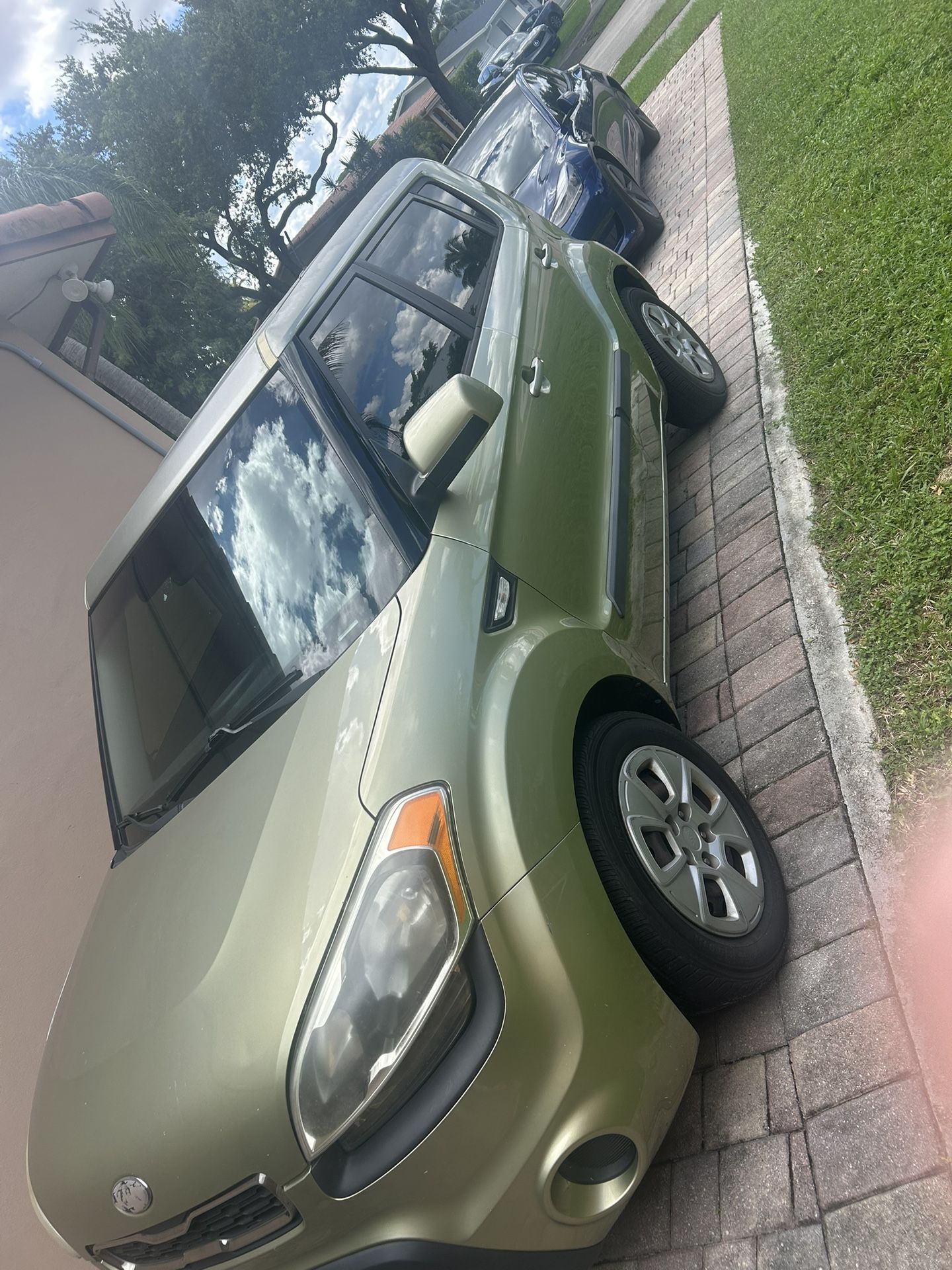 2013 KIA SOUL VERY WELL TAKEN CARE OF75 YEAR OLD MOM CANT DRIVE ANYMORE VERY QUIET CLEAN COLD AC ALL AROUND 100% 139K MILES $4500 OR BEST OFFER 