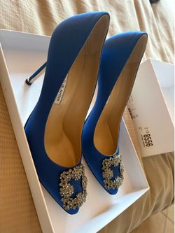 Manolo blahnik hangisi heels