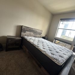 Complete Bedroom Set – Rustic Wood Style (Great Condition)