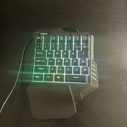 Teclado Gamer RGB en Excelente Estado – Ideal para Gaming y Streaming 