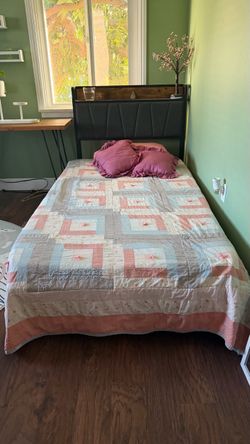 Twin bed 🛌no mattress / Cama individual, no colchón