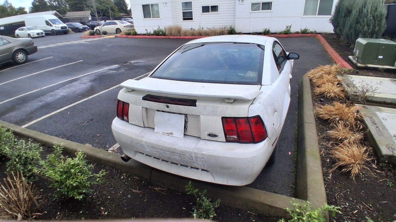 2000 Ford Mustang