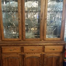 Solid Oak Antique China Cabinet. ABSOLUTELY BEAUTIFUL. $750/obo