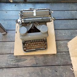 Old classic Type Writer 1947