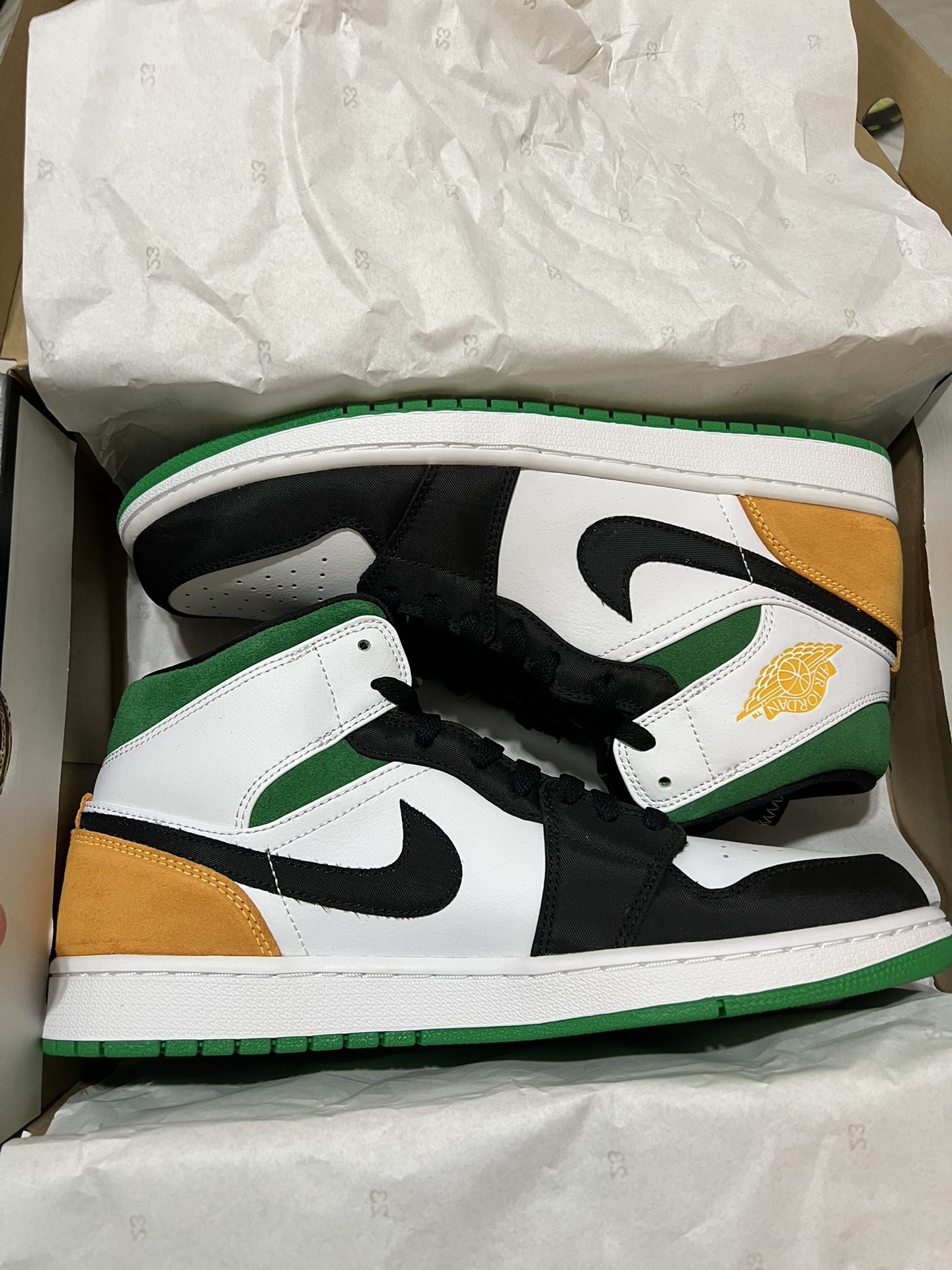 Air Jordan 1 Mid SE Oakland