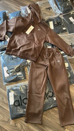 Alo set new with tags and its alo bag‼️