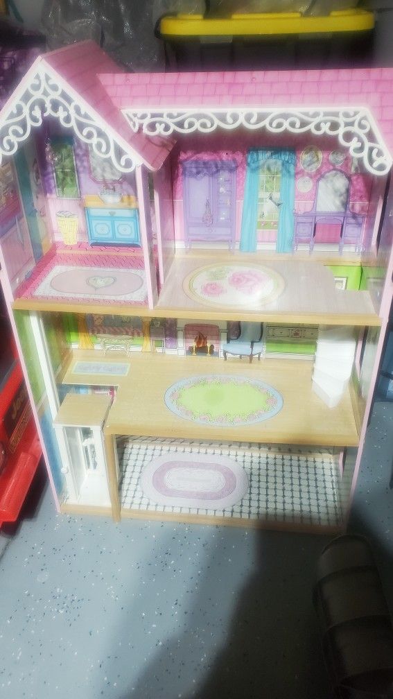 Large Doll House