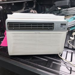 Window Unit Air Conditioner 
