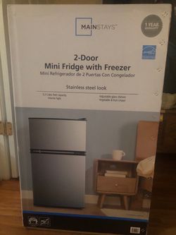 Mainstays Mini Fridge with Freezer