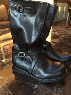 Girls boots brand new 9.5