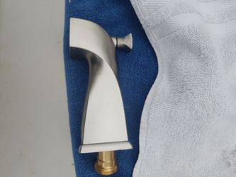 Tub diverter spout