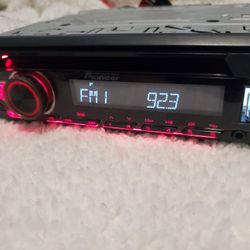 Pioneer DEH-S1100UB Single Din Car Stereo