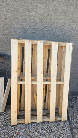 Free pallets (3)