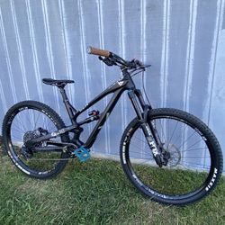Yt mountain bike (high quality) 
