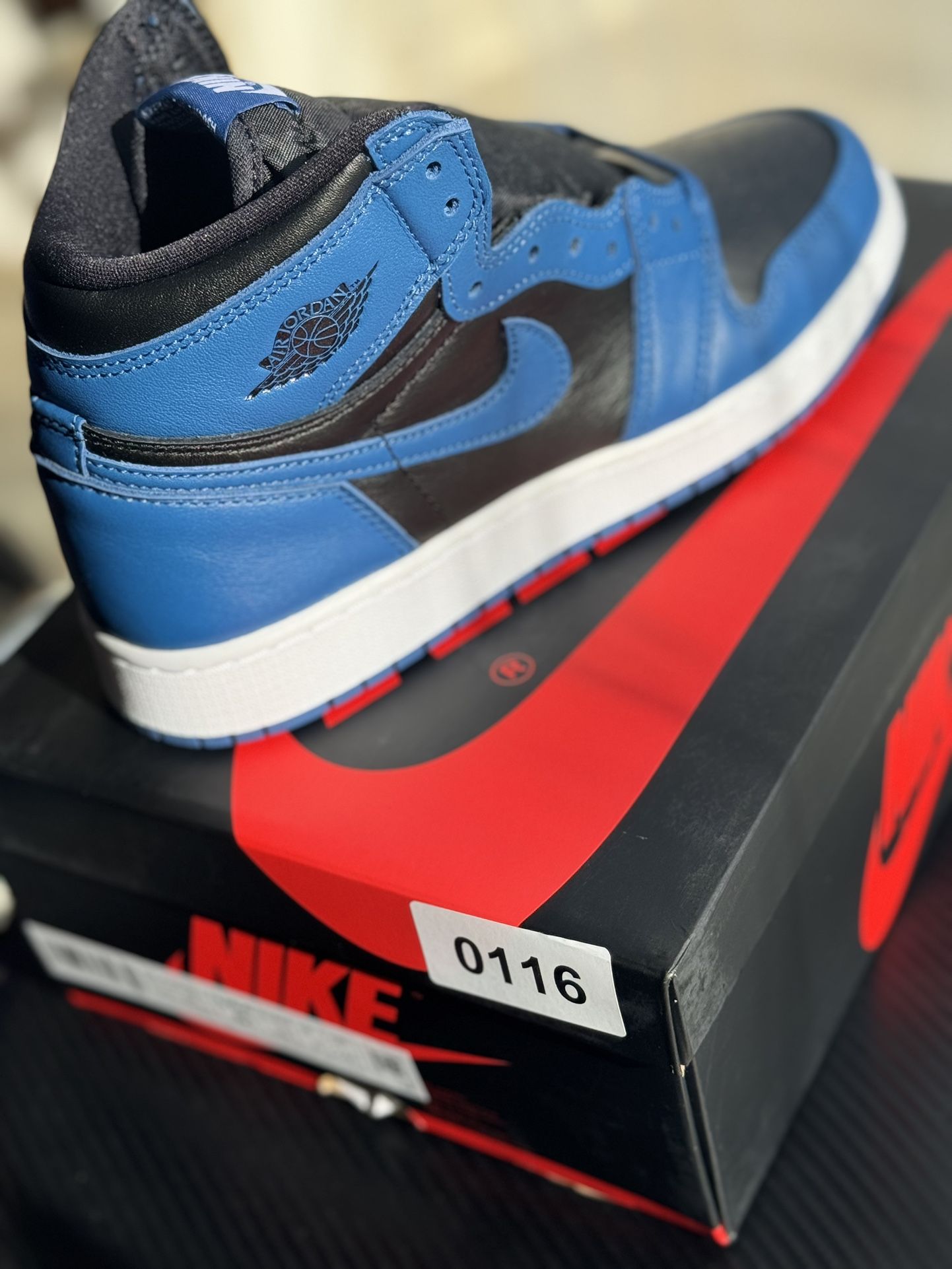 Air Jordan 1 Retro OG Size 6.5Y/ 8W